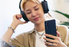 Wer das Sony Xperia 1 V vorbestellt, erhält Sony WH-1000XM5 Over-Ear-Kopfhörer kostenlos dazu. (Bild: Sony)