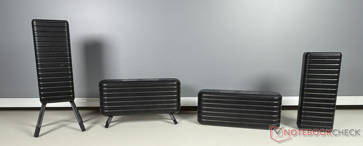 Die vier externen Lautsprecher haben ausklappbare Beine