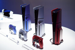 Sonys neue Playstation-5-Designs inklusive Controller. (Foto: Andreas Sebayang/Notebookcheck.com)