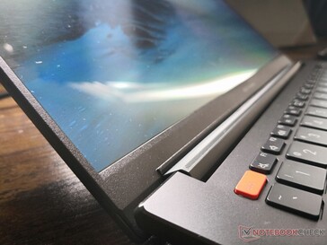 Für das glänzende Display gibt es keine Edge-to-Edge-Glasoptionen oder andere Panel-Optionen.