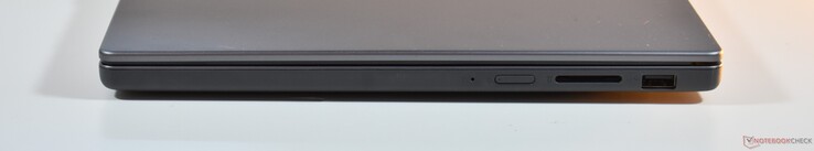 rechts: SD Card Reader, USB-A 3.2 Gen 1