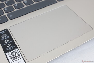 Das Clickpad eignet sich hervorragend für die grundlegende Cursor-Steuerung, aber das Klicken fühlt sich schwach und schwammig an