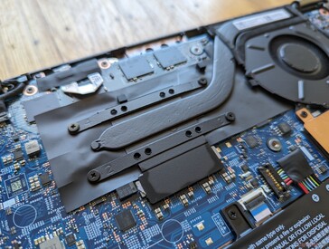 Wir können bei unserem Testgerät ein sehr geringes Spulenwimmern oder elektronisches Rauschen feststellen