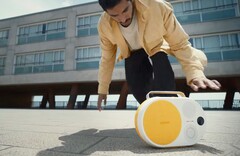 Polaroid bietet jetzt farbenfrohe Lautsprecher in vier Größen an, die einige Retro-Designelemente besitzen. (Bild: Polaroid)