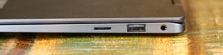 microSD-Kartenleser; USB-Typ-A (3.2), 3.5-mm-Headset-Anschluss