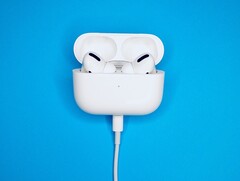 Wer AirPods Pro zum Spitzenpreis auf Instagram sieht, der sollte besser davon ausgehen, dass diese gefälscht sind. (Bild: John Smit)