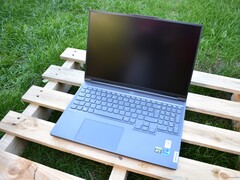 Test Lenovo Legion Slim 7-16IAH7 Laptop: Schlankes Legion auch mit Nvidia & Intel sehr gut