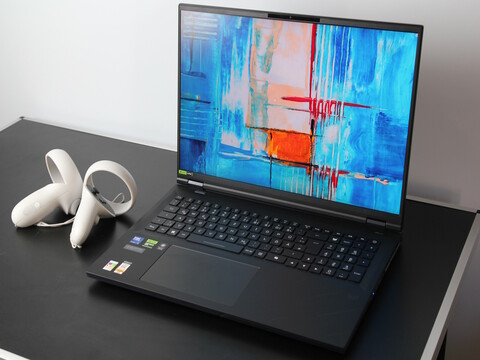 Endlich ein leiserer Gaming-Laptop, aber zu welchem Preis? Acer Predator Helios 18 AI im Test