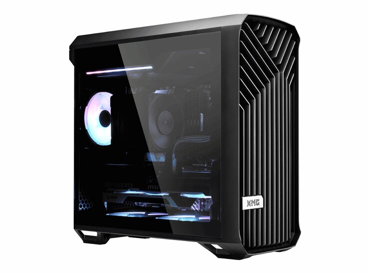 Der XMG Studio Tower setzt auf das Fractal Design Torrent Compact Gehäuse.