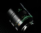 Das 7Artisans 75 mm f/1.25 der zweiten Generation erhält eine Beschriftung, die im Dunkeln leuchtet. (Bildquelle: 7Artisans)