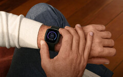 Bei Amazon gibt es aktuell diverse Smartwatches und Tracker von Fitbit und Polar im Black Friday Sale. (Bild: Fitbit)