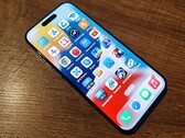 Das iPhone 15 Pro 128GB ist im Smartphone-Deal bei Alternate für etwas über 900 Euro bestellbar (Bildquelle: Florian Schmitt)