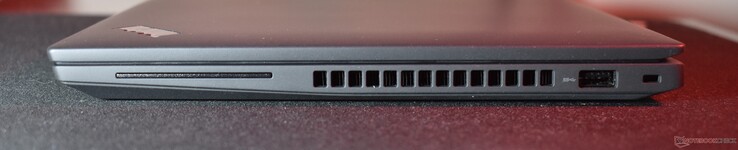 right: USB A 3.2 Gen 1, Kensington-Lock Slot
