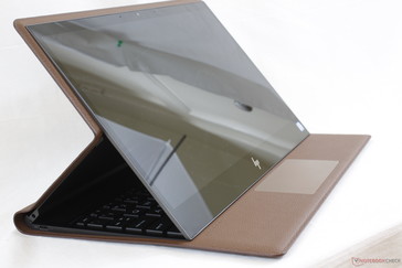 Im aufgestellten Zustand perfekt für Videos oder lange Flüge