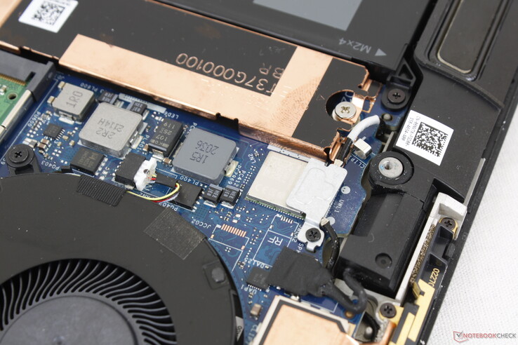 Das Intel-AX201-Wi-Fi-6-WLAN-Modul ist angelötet und lässt sich nicht vom Nutzer erweitern. In Verbindung mit unserem Netgear-RAX200-Testrouter hatten wir eine gleichmäßige Übertragungsrate