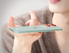 Motorola zeigt das X70 Air schon in den Händen eines Markenbotschafters. (Bildquelle: Motorola)