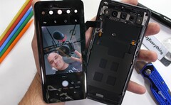 Die doppelten Displays funktionieren auch noch, wenn das Nubia Z20 geöffnet ist.