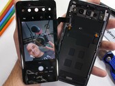 Die doppelten Displays funktionieren auch noch, wenn das Nubia Z20 geöffnet ist.
