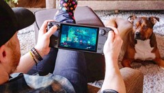 Valves CEO stellt einige Steam Deck persönlich zu, um den Launch zu feiern. (Bild: Valve)