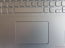 Asus VivoBook 17: Das präzise Clickpad misst 10,5 x 7,4 mm