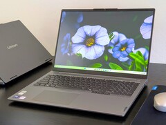 Das ThinkBook 16 G8 IAL ist äußerlich baugleich mit dem hier abgebildeten Vorgängermodell.