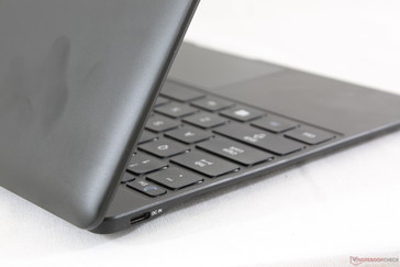 Die Oberflächen ziehen Fingerabdrücke geradezu magisch an