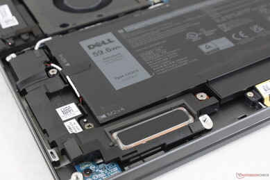 Zwei nach oben und zwei nach unten gerichtete Lautsprecher