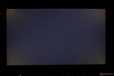 Leichtes bis moderates Backlight Bleeding an den Ecken