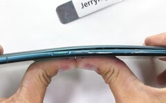 Eine gefährliche Lücke öffnet sich beim Oppo Reno Bendtest - ob es überleben wird?