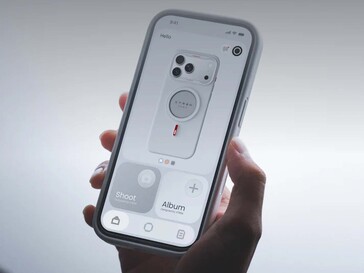 Bilder lassen sich mittels App auf das Display laden