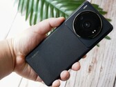 Frühe Hands-On-Bilder vom Xiaomi 12S Ultra zeigen auch, wie dick der Buckel der Leica-Kamera wirklich ist. (Bild: Ice Universe)