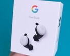 Die Google Pixel Buds A sollen ihren Vorgängern ähnlich sehen, aber komplett Weiß sein. (Bild: Daniel Romero)