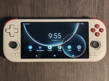 Die typischen Bedienelemente sind vorhanden, das Steuerkreuz ist das nicht das beste seiner Art (Bildquelle: Notebookcheck)