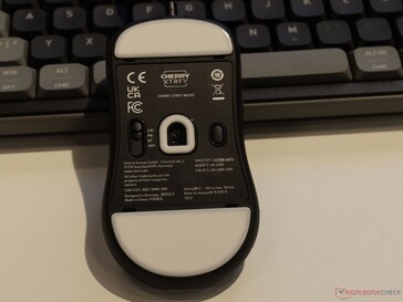 Die Einstellungen erfolgen an der Maus, für die Gleitpads kommt UHMW-PE statt PTFE zum Einsatz