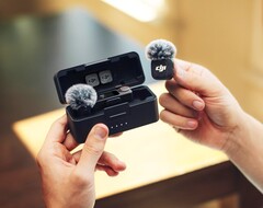 Das DJI Mic 3 kommt mit zwei Mikrofonen, Empfänger und Ladehülle. (Bildquelle: DJI)