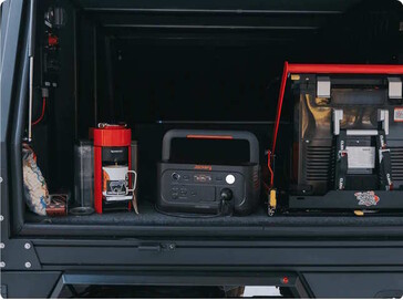 Das Modell ist transportabel, kann aber auch etwa eine Kaffeemaschine versorgen (Bildquelle: Jackery)