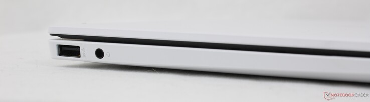 Links: USB-A (5 Gbps), 3,5 mm Kopfhörer