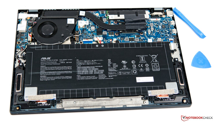Das Asus ZenBook 13 UM325S ohne Bodenplatte