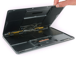 das MacBook 12 hat keinen Lüfter und ist somit lautlos (Foto: iFixit)