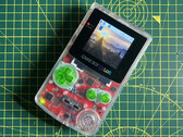 Ein komplett zusammengebautes ReBoy-Kit mit separat zu kaufendem Raspberry Pi Zero und GameBoy Color Gehäuse (Bild: Kickstarter).