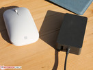 Surface Maus und das 44-W-Netzteil mit USB Lade-Port