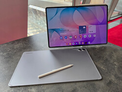 Das Galaxy Tab S12 Ultra ist riesig, aber schlank.