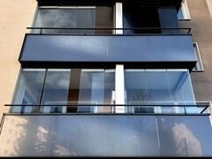 Das neue System soll den Balkon besonders unauffällig zum kleinen Kraftwerk machen. (Bildquelle: Lumon)