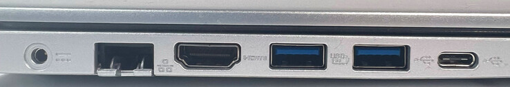 Links: Netzanschluss, 1 x Gigabit-LAN, 2 x USB 3.1 Gen1 Typ-A, 1 x USB 3.1 Gen1 Typ-C