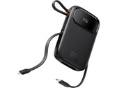 Die neue Baseus 22,5 Wh 20.000 mAh Powerbank hat gleich zwei Kabel integriert. (Bild: Amazon)