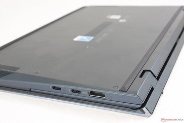 Im geschlossenen Zustand sieht das UX482 wie ein normales Clamshell-Notebook aus, allerdings mit einer etwas dickeren Rückseite.