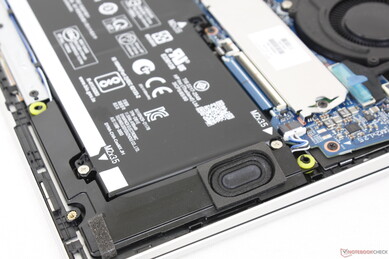 Stereo-B&O-Lautsprecher in den vorderen Ecken