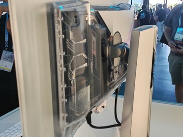 ... und der Blick ins Innere (Bildquelle: Jeweils Notebookcheck)