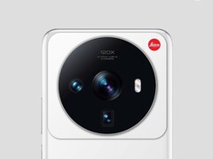 Ob das Xiaomi 12 Ultra als eines der raren Smartphones auch das rote Leica-Logo tragen darf? Neues zu Xiaomi 12 Ultra und Xiaomi 12S. (Bild: Ben Geskin)
