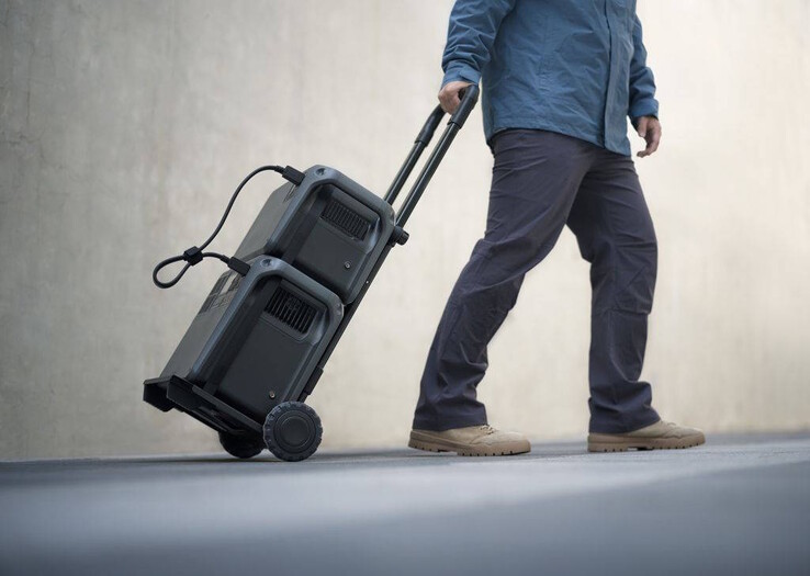 Eine Sackkarre kann den Transport auch mit dem Erweiterungsakku erleichtern (Bildquelle: DJI)